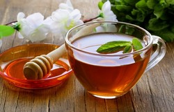 Черный чай с медом, свойства этого напитка Черный чай с медом, свойства этого напитка